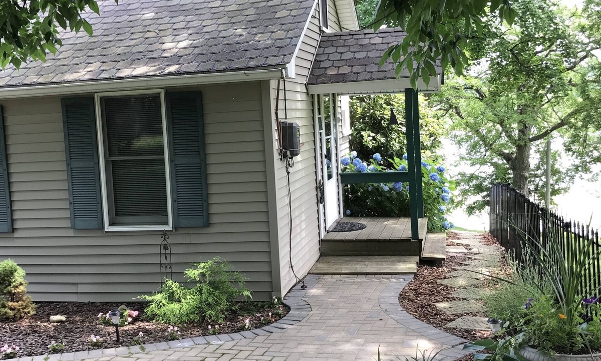 Wolcott Cottage | Sodus Bay - 'Quiet Waters'