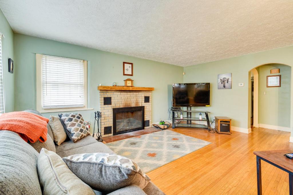 Sodus Point House | Sodus Point Vacation Rental Steps to Lake Ontario