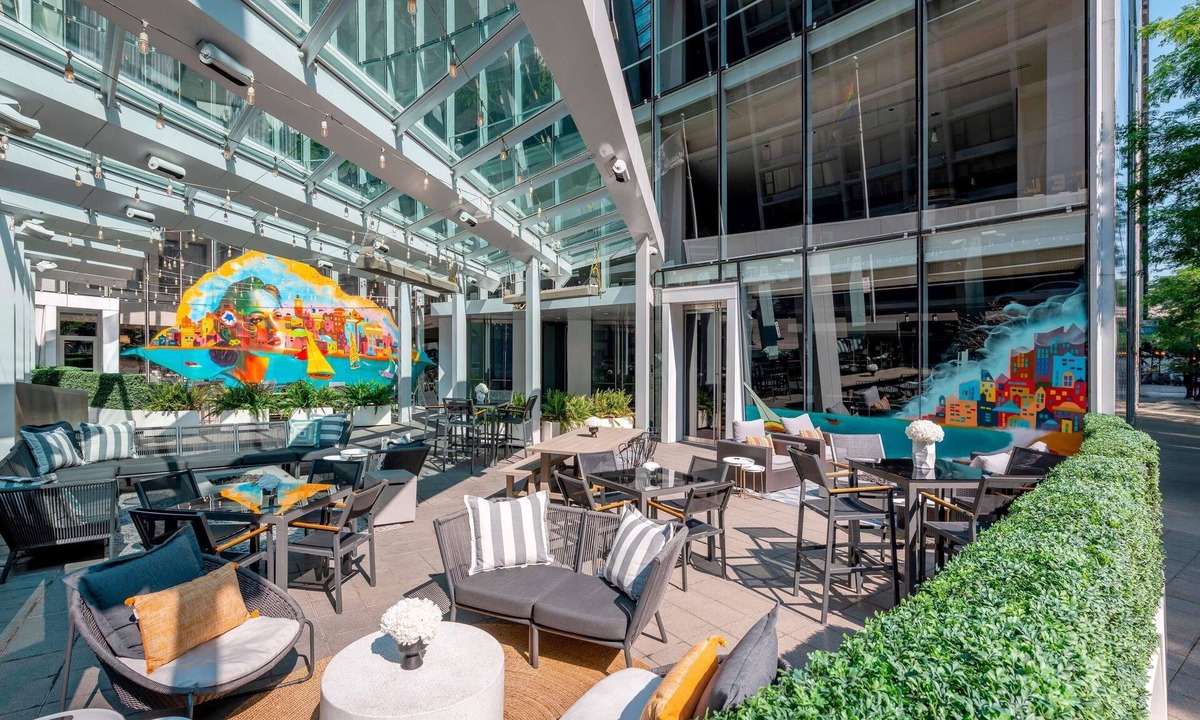 Rush and Division Hotel | Sofitel Chicago Magnificent Mile