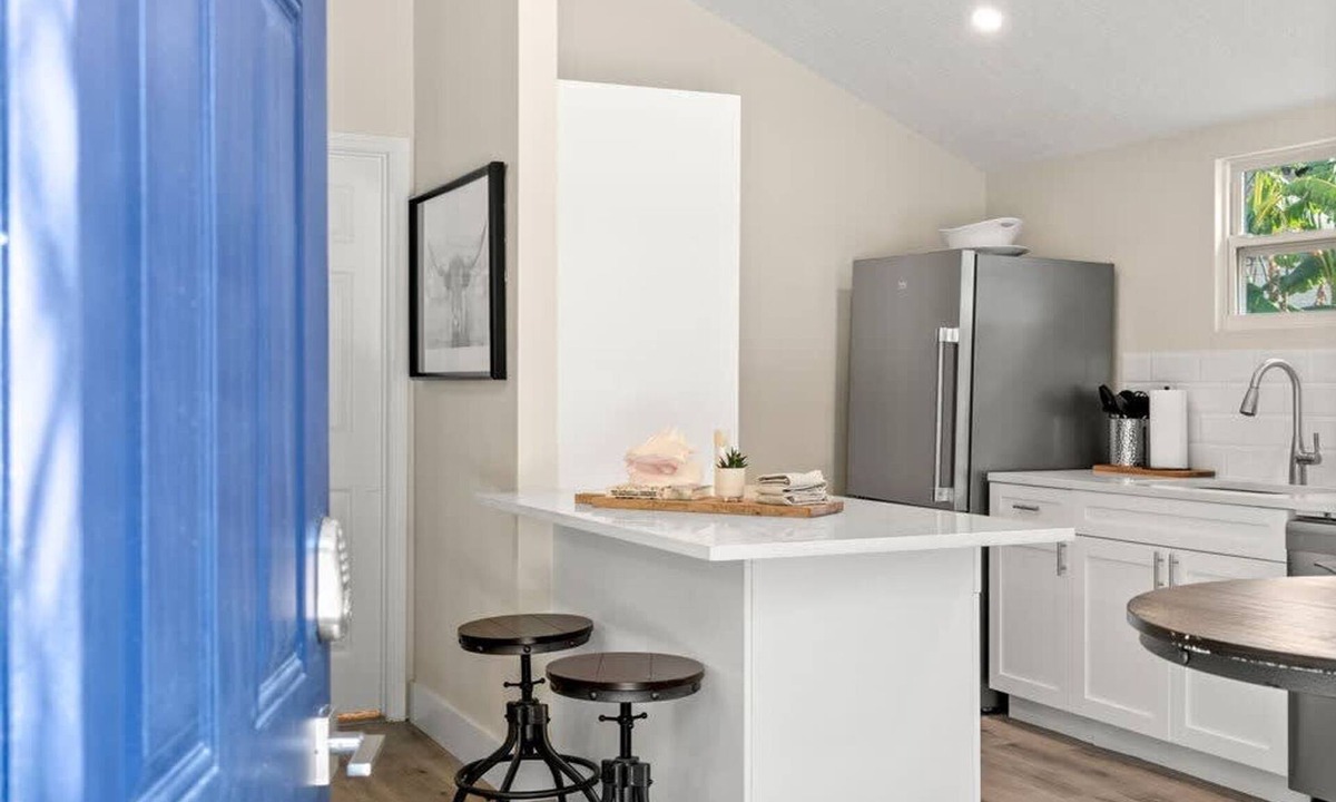 Courier City - Oscawana House | Soho Suite by Brightwild Steps to Soho