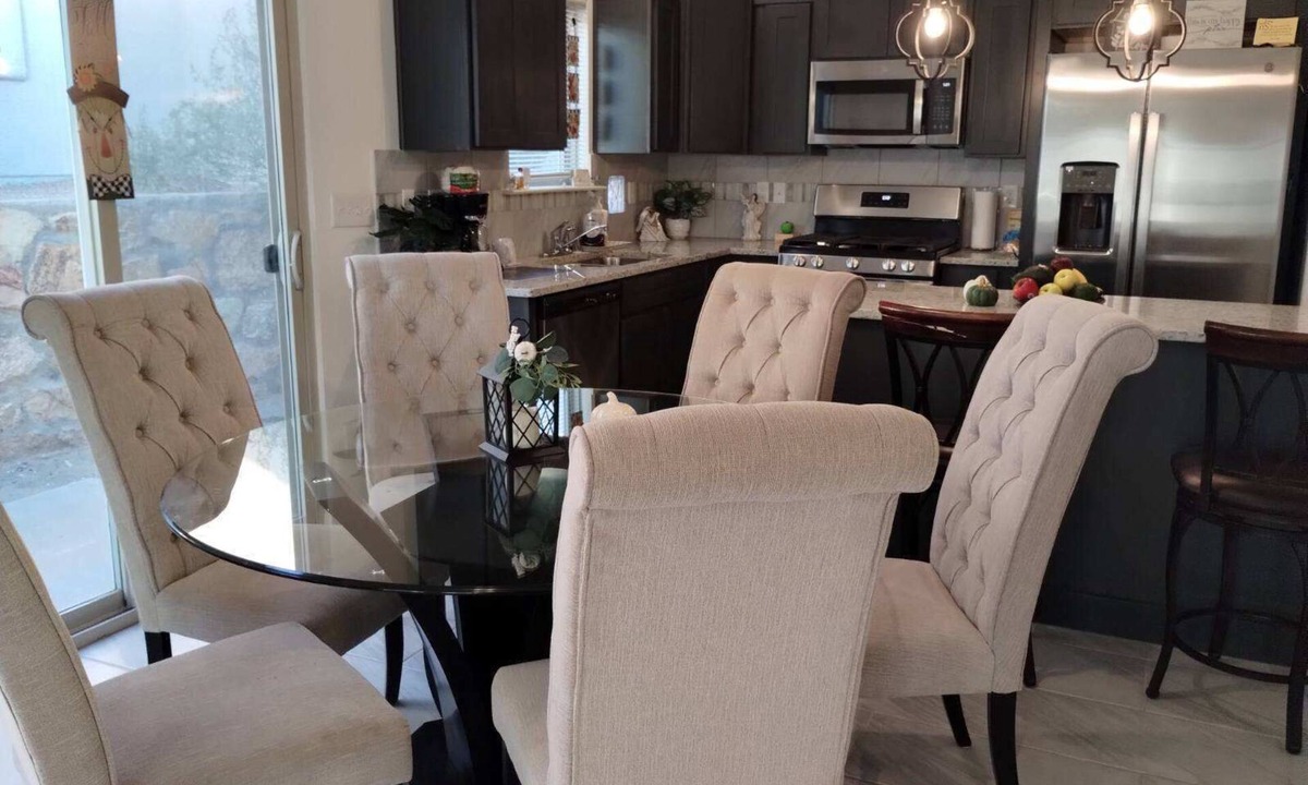 Biggs Field House | Soirée spacious 6-bedroom house in enjoyable El Paso located in a vibrant site.n