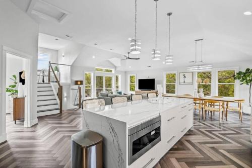 Whalehead Beach House | Sojourn Corolla 6 Bedroom POOL