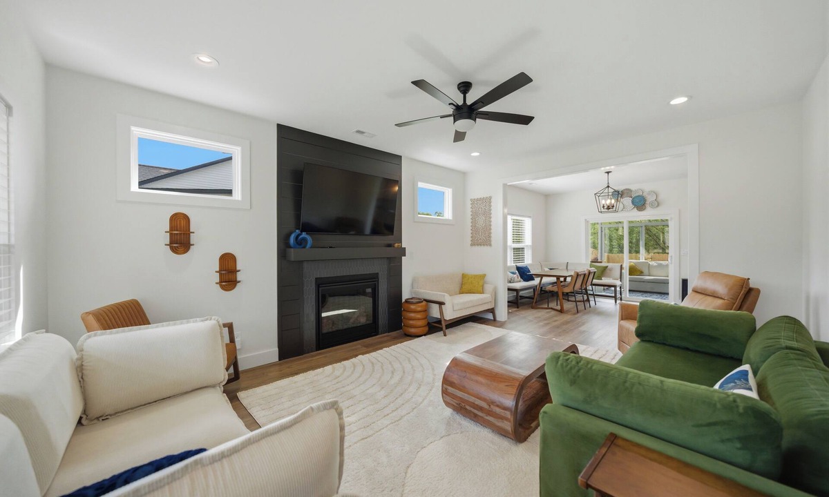 Knoxville House | SoKno Luxe Retreat, Pool Table, Sunroom, 15 min-Knox, 35-Sevier