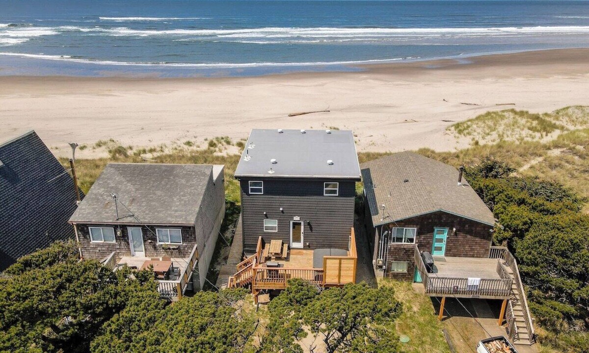 Tierra Del Mar House | Sol Luna-Beachfront, hot tub, VIEWS, dog OK
