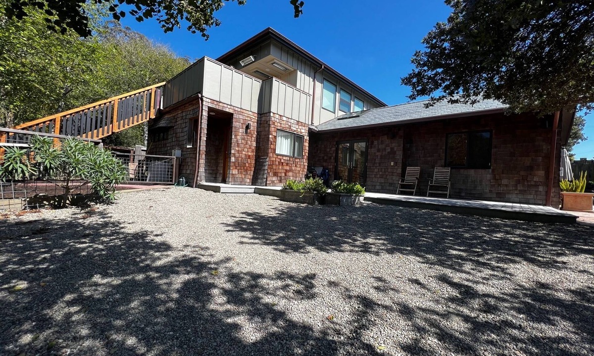 Stinson Beach House | Solar-Powered Dream Vacation Property