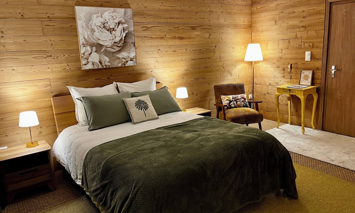 Husseren-Wesserling Bed & Breakfast | Solaya, a charming room in a green setting