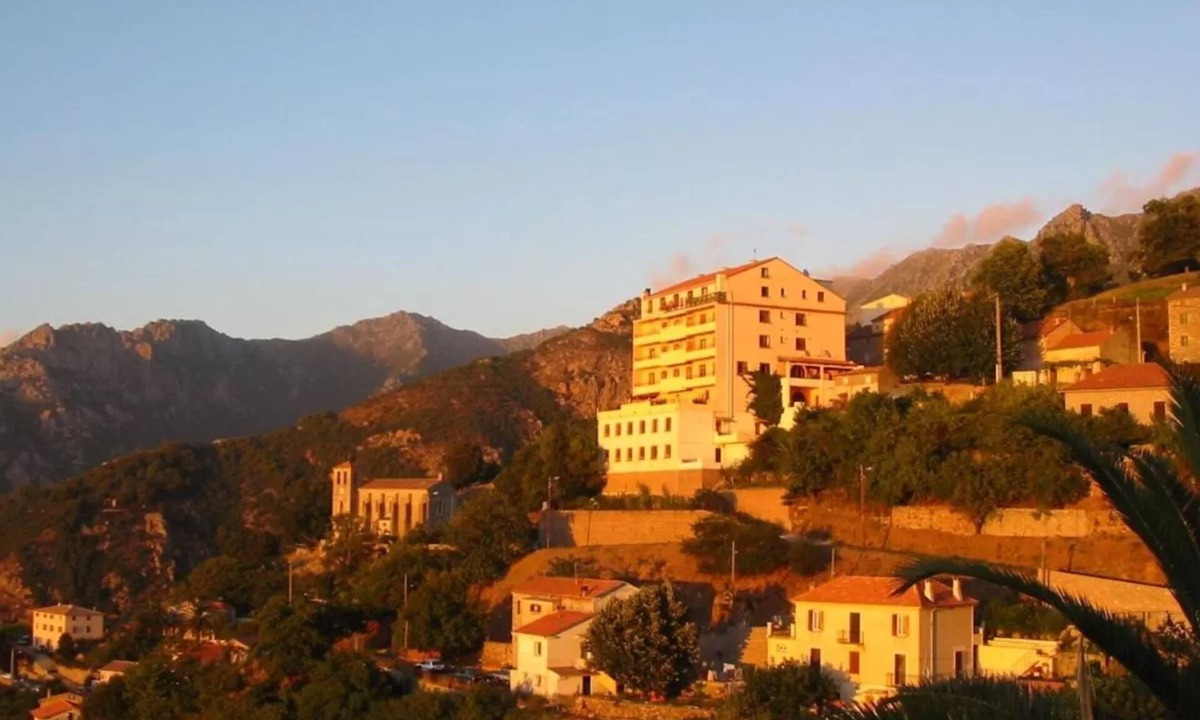 Cuttoli-Corticchiato Hotel | Sole e Monte