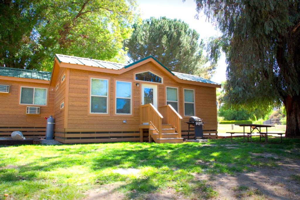 Acton Resort | Soledad Canyon Cottage 2