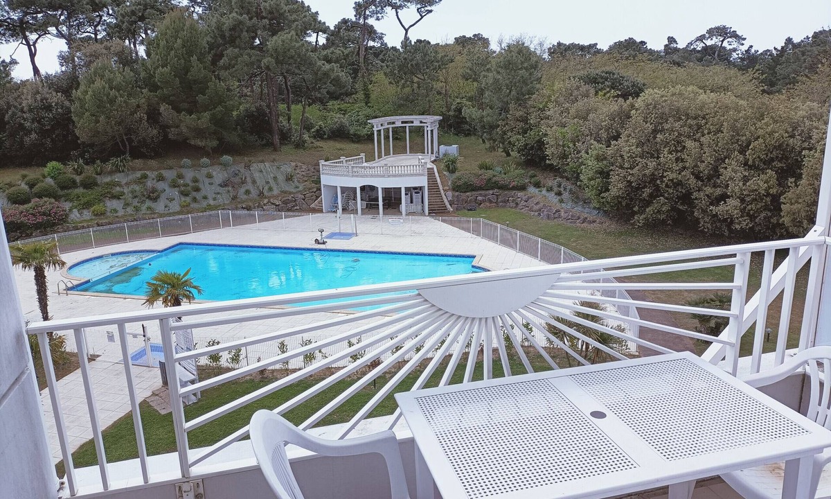 Chateau-d'Olonne Apartment | Soleil Chill Vue pinède et piscine chauffée aux Sables d’Olonne
