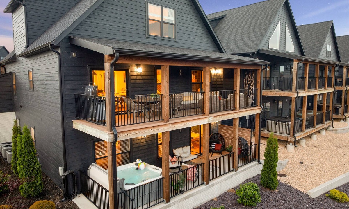 Hollister Cabin | Solid Rock Lodge >Lake View >Hot Tub >Indoor Pool > Near Big Cedar&Thunder Ridge