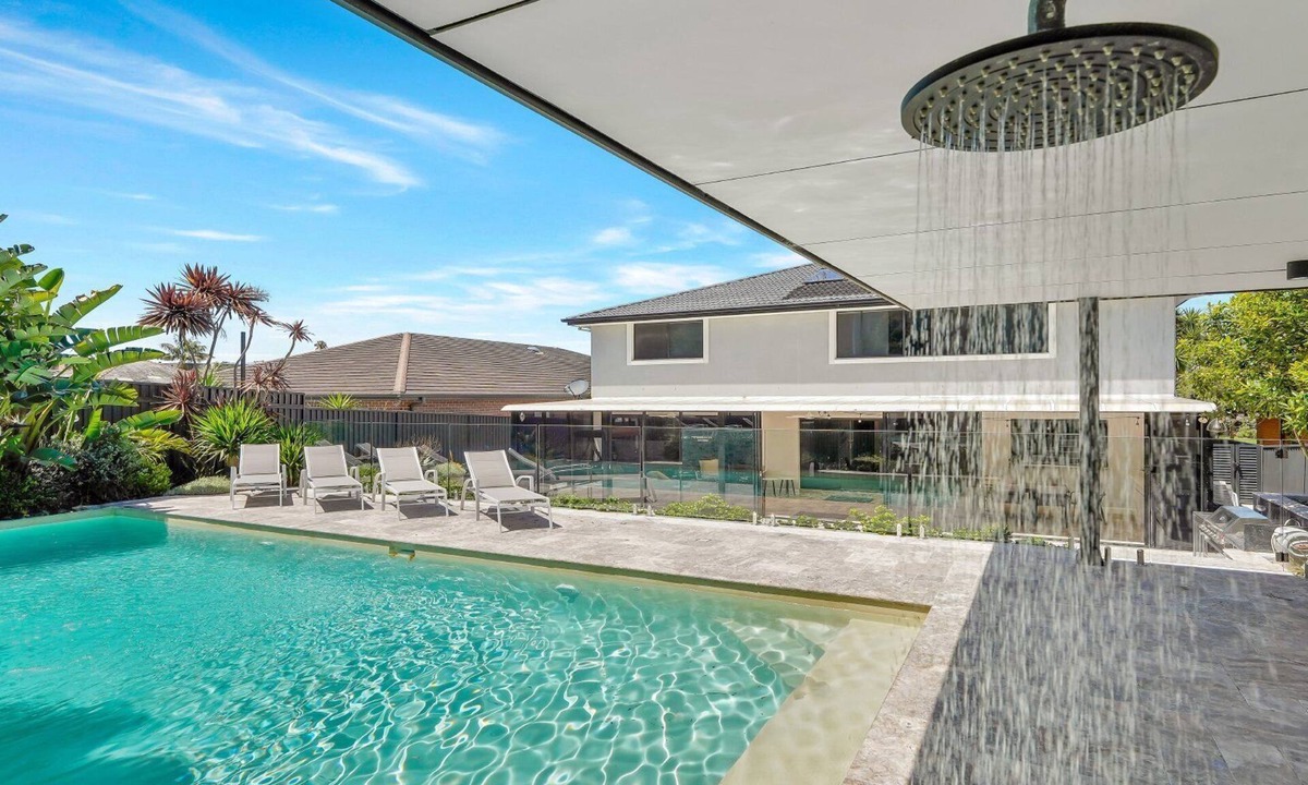 Wamberal House | SOLIS | pool, wifi, aircon| Accom Holidays