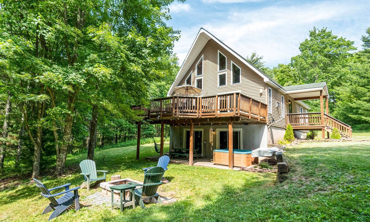 North Glade Hills House | Solitude | Pet Friendly, Woods, Fire Pit, Deck!