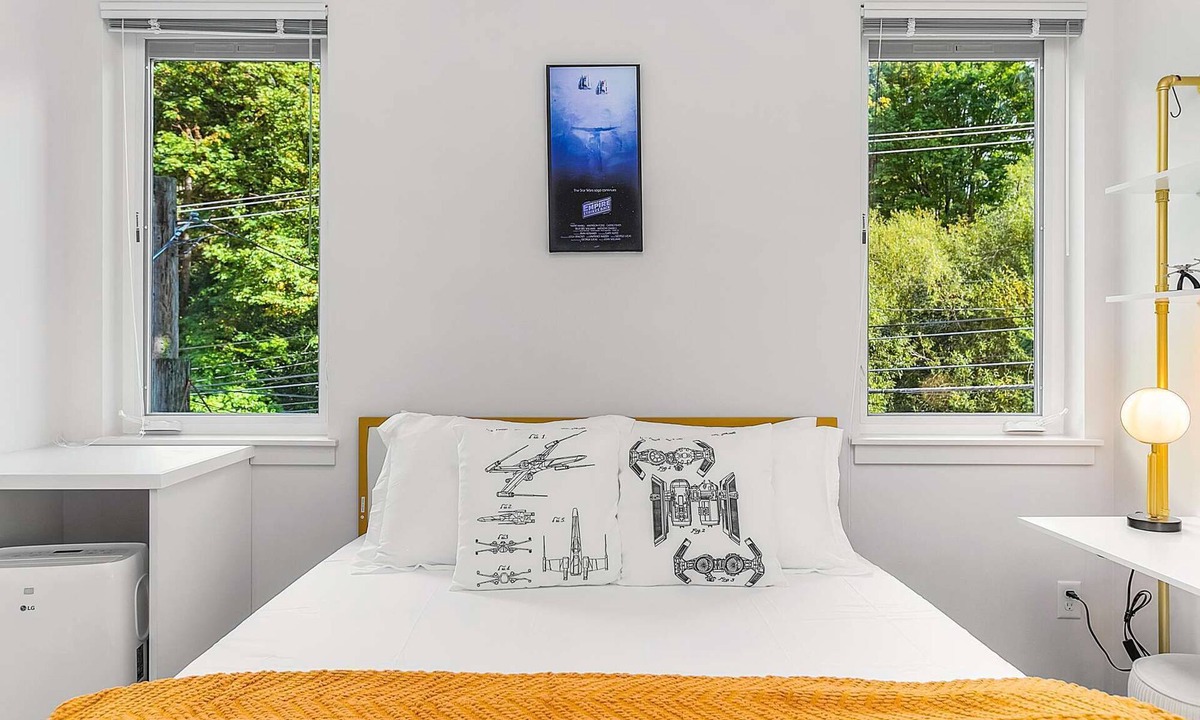 North Queen Anne Apartment | Solo's Smuggler Suite