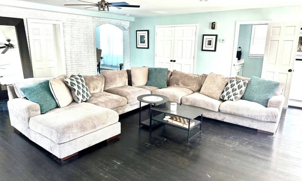 Solomons House | Solomons Spacious 6-BD Family Home with Hot Tub