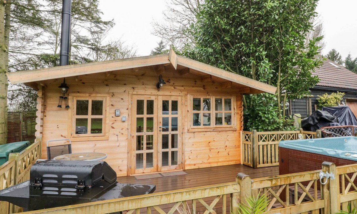 Diss Cottage | SOMEPLACE ELSE, romantic, with a garden in Diss