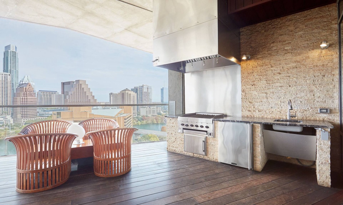 Downtown Austin Apartment | Sonder at The Catherine | Three-Bedroom Apartment w/Balcony