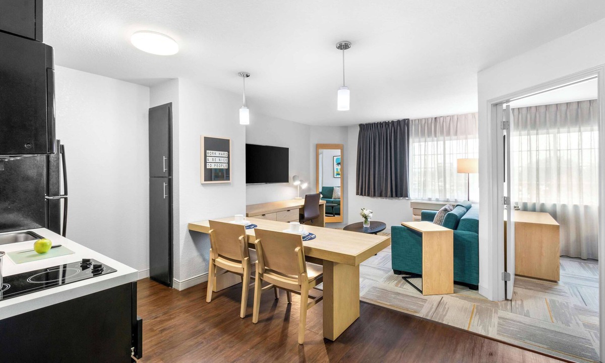East Congress Hotel | Sonesta Simply Suites Austin South