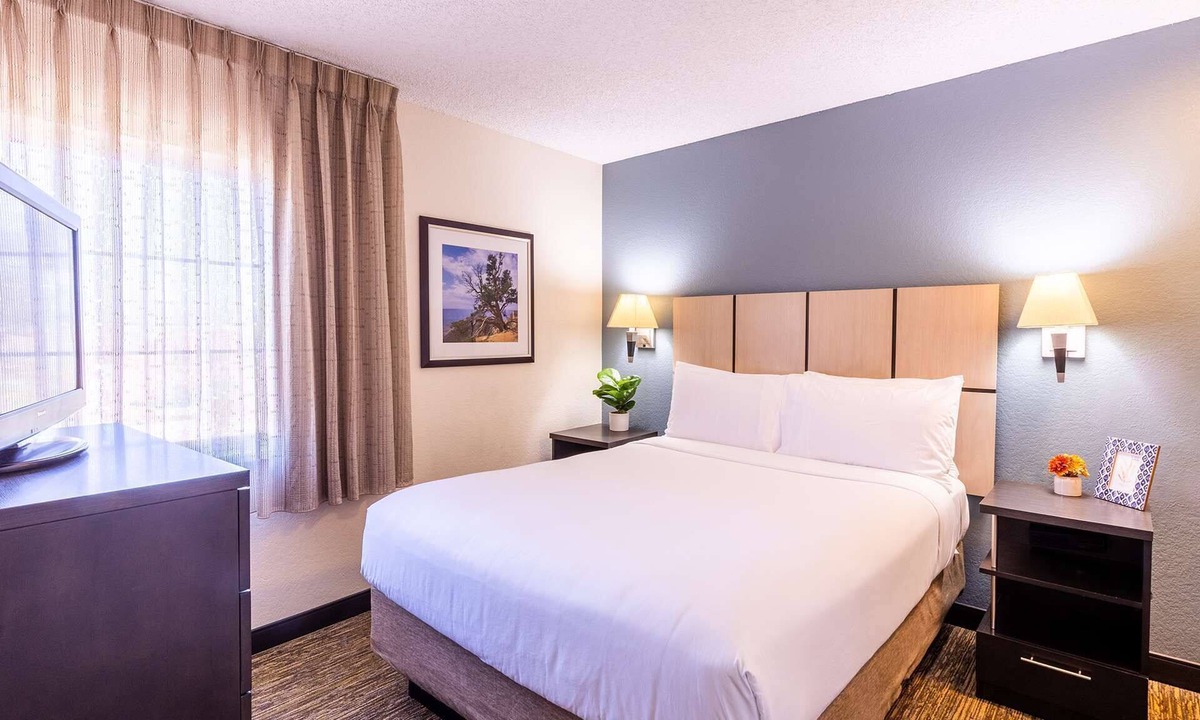 Stafford Hotel | Sonesta Simply Suites Stafford