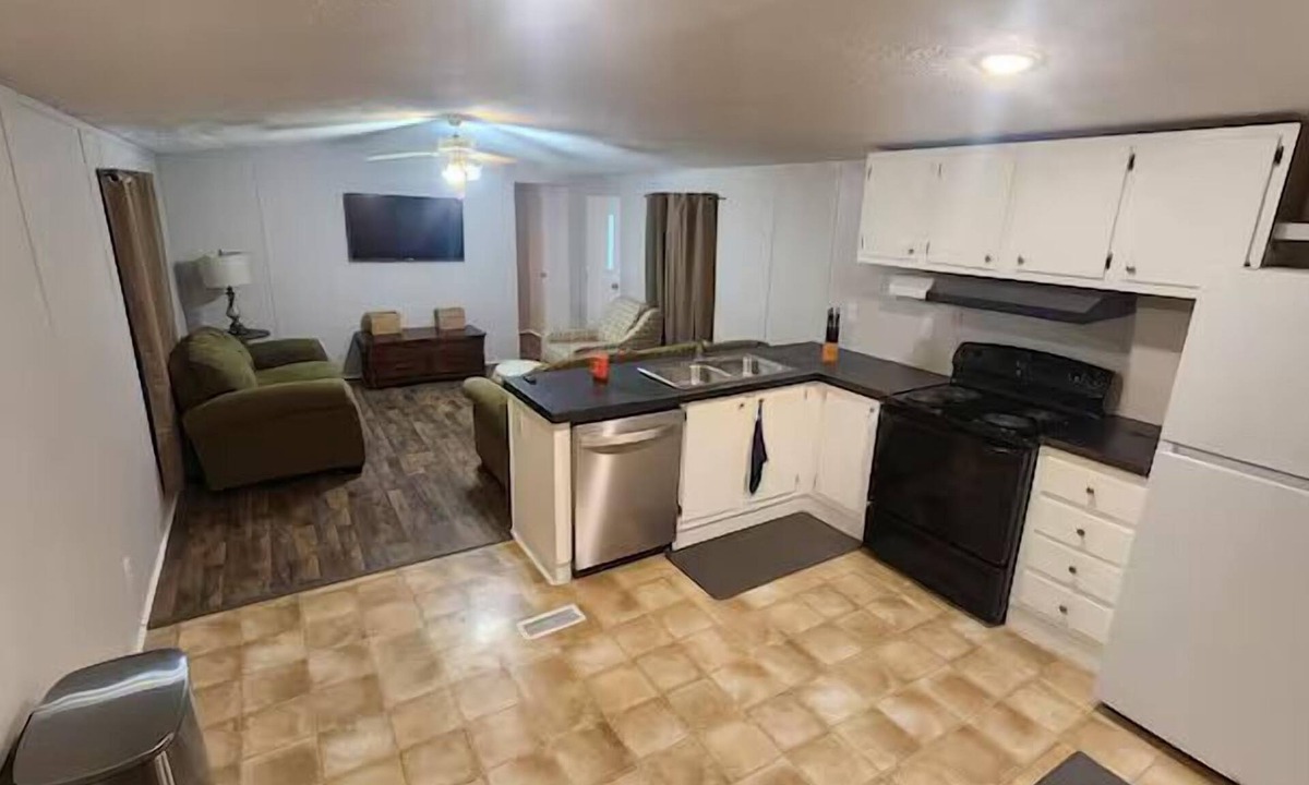 Kuttawa House | Songbird Suite Retreat