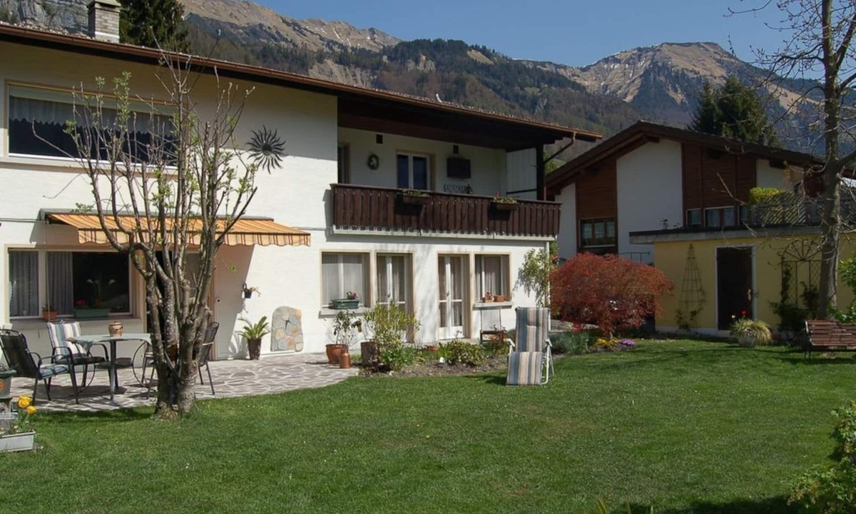 Schwanden bei Brienz Apartment | Sonnenblick 3 - central garden apartment on Lake Brienz