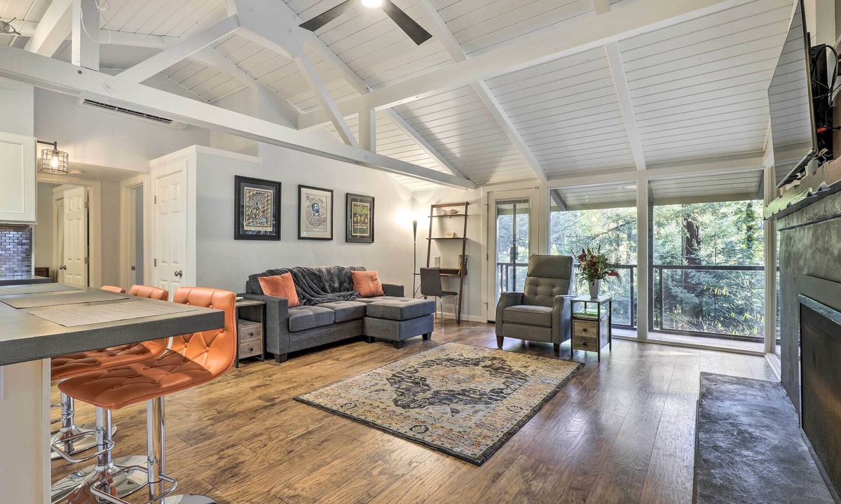 Northwood House | Sonoma County Vacation Home w/Hot Tub!