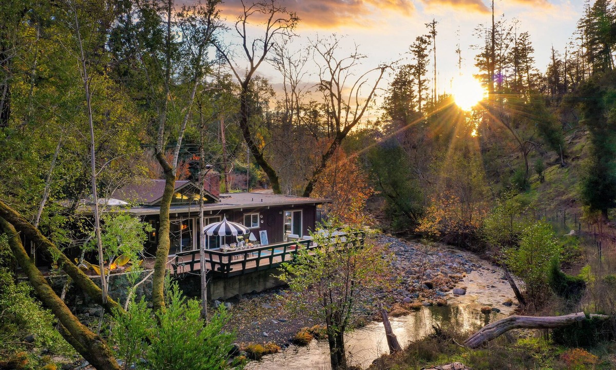 Kenwood House | Sonoma Creek Haven - Creekside Hot Tub Retreat