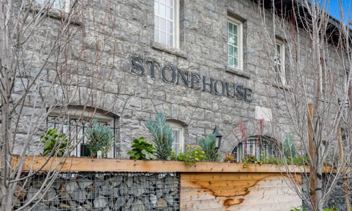 Santa Rosa Bed & Breakfast | Sonoma Stonehouse Hotel