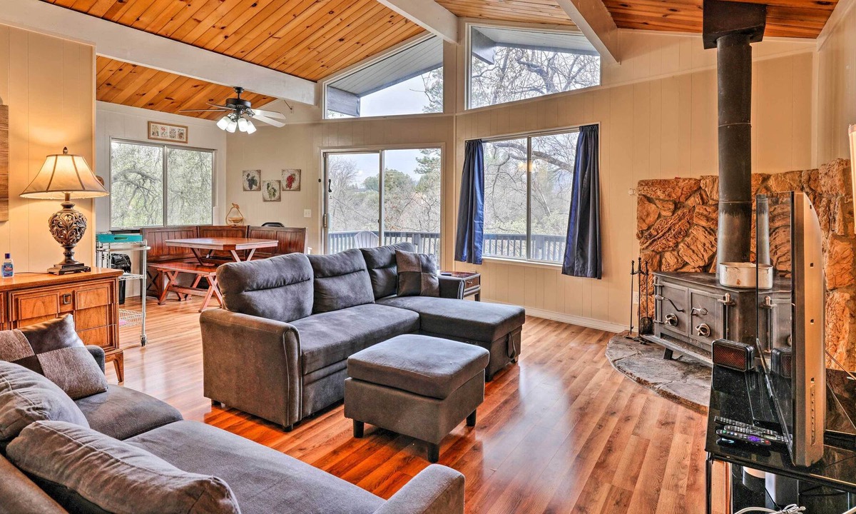 Mono Vista Cabin | Sonora Cabin w/ Deck + Private Yard!
