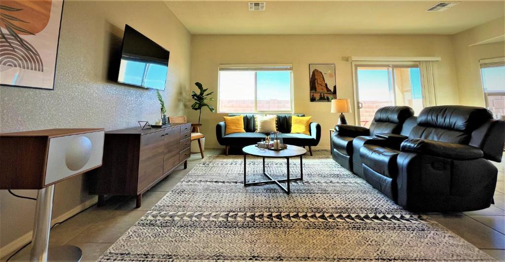 Sierra Vista House | Sonoran Desert Oasis Centrally Located with Heated Pool and Spa