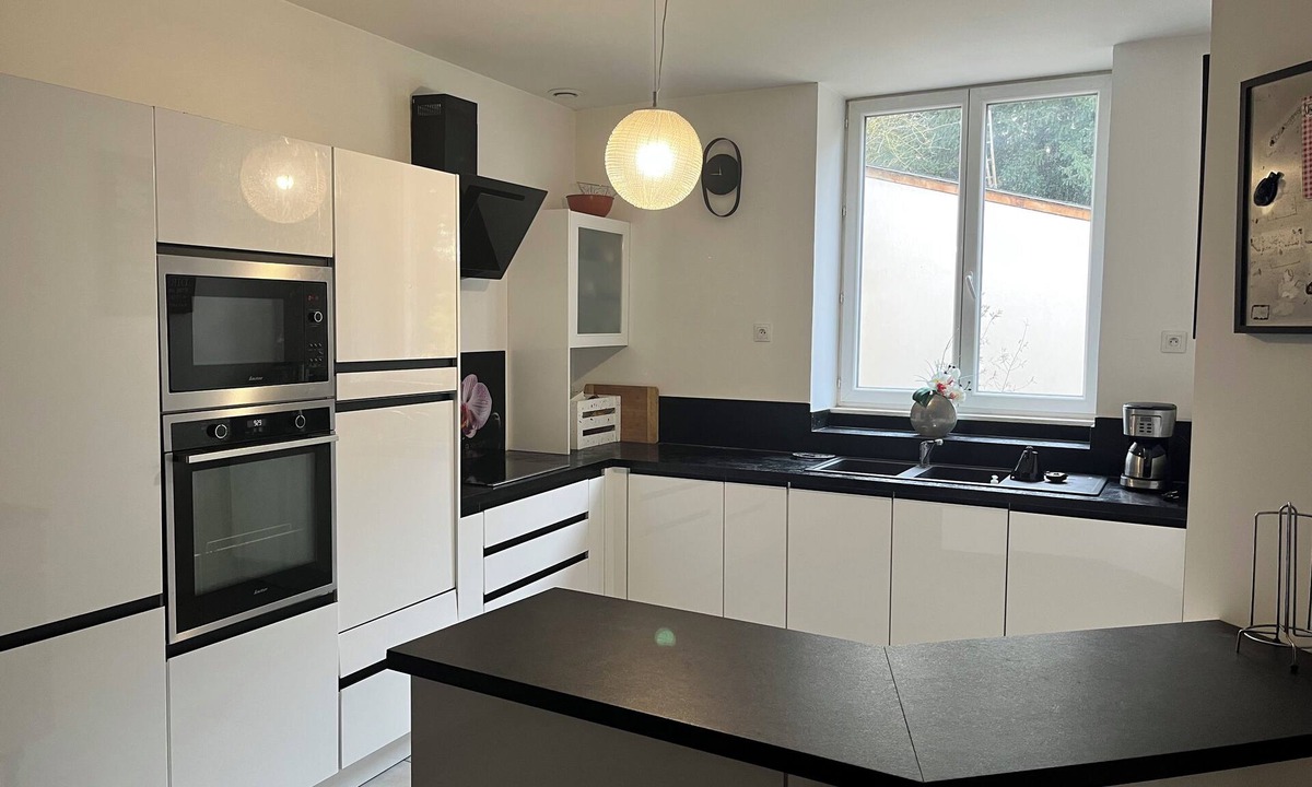 La Madeleine House | Soothing townhome with AC in charming Orléans