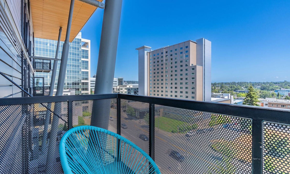 West Bellevue Apartment | Sophari Downtown: Bellevue Apartments
