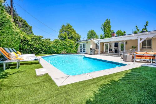 Van Nuys House | Sophia's Oasis