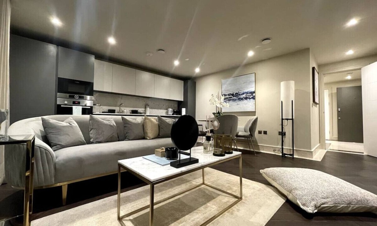 Chigwell Apartment | Sophisticated 1BR, 1 BA Chigwell Designer Flat