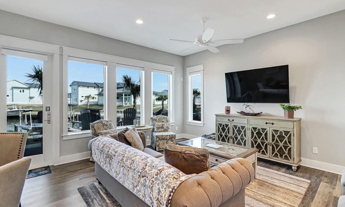 Rockport House | Sophisticated canal-view villa with pool, vast fishing pier, deck & washer/dryer