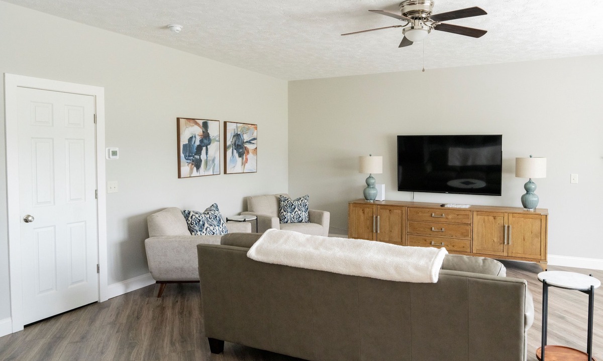 Bayberry House | Sophisticated Golf Community Townhouse!–3442