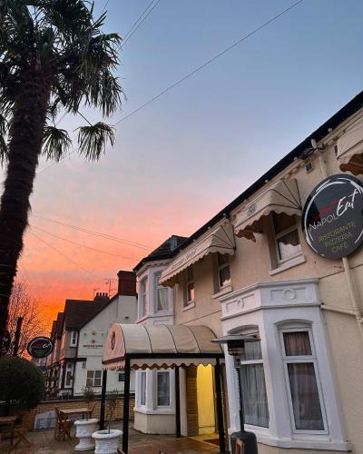 Cambridge Hotel | Sorrento Hotel & Restaurant