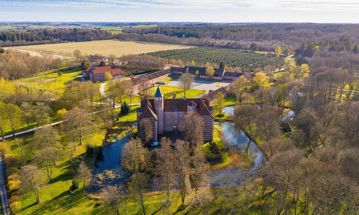 Gjerrild Hotel | Sostrup Slot og Kloster