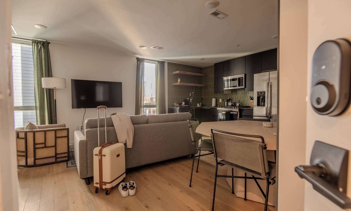 Fishtown Apartment | Sosuite | 2BR Apt w W/D, Split Level