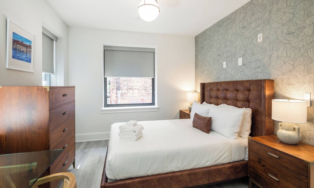 Rittenhouse Row Apartment | Sosuite | Bay Window 1BR Apt w W/D, Desk