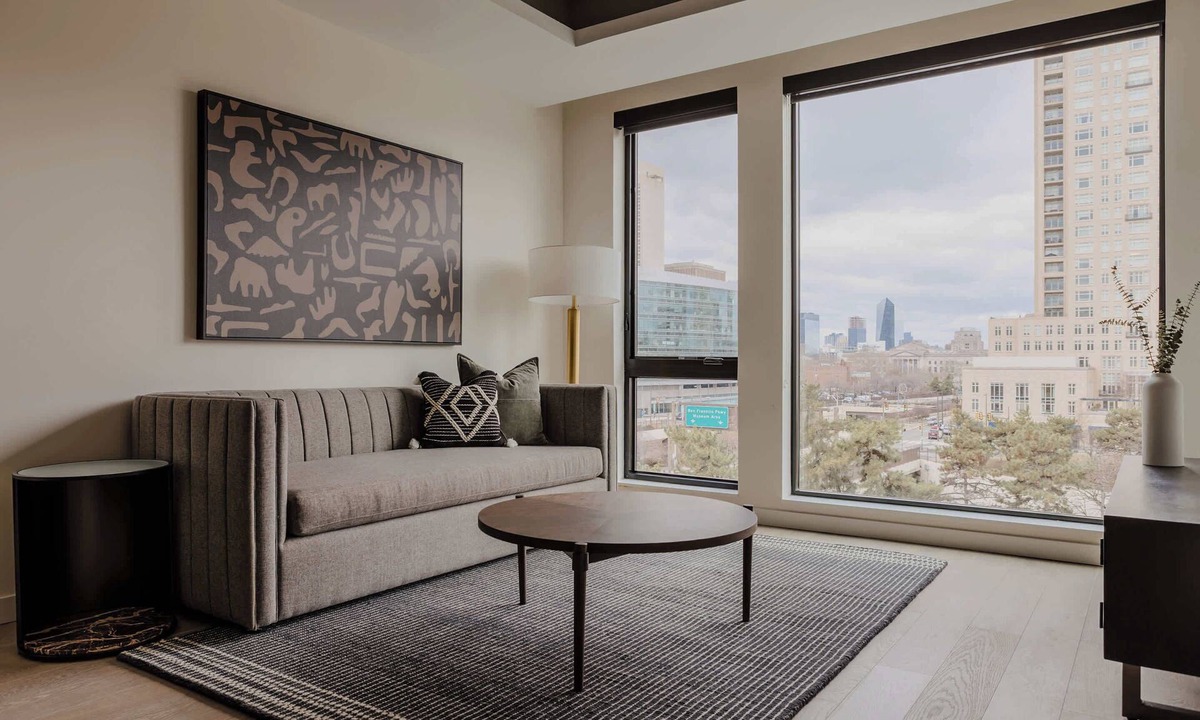 Logan Square Apartment | Sosuite | Corner 1BR Apt w Roof Deck, Gym, Laundry