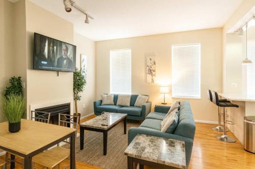 Soulard House | Soulard 2BR Balcony Free Parking Walk to Dining