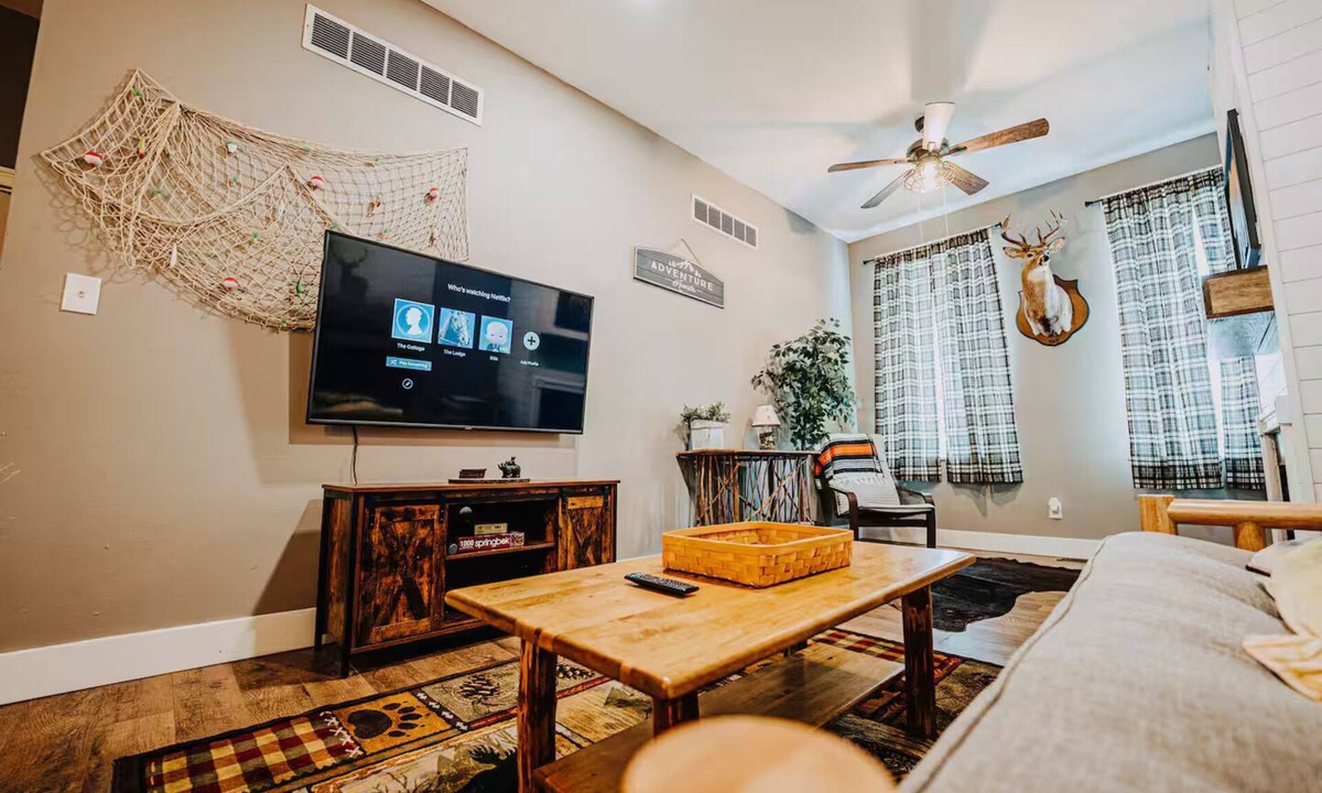 Soulard Cabin | Soulard Cabin Queen Bed WiFi Laundry Patio