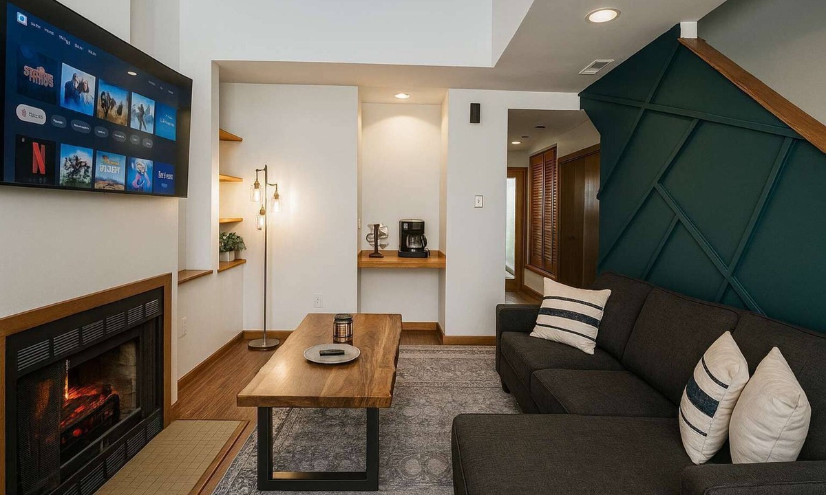 Soulard Apartment | Soulard River-View Loft - 2 King BR - Parking