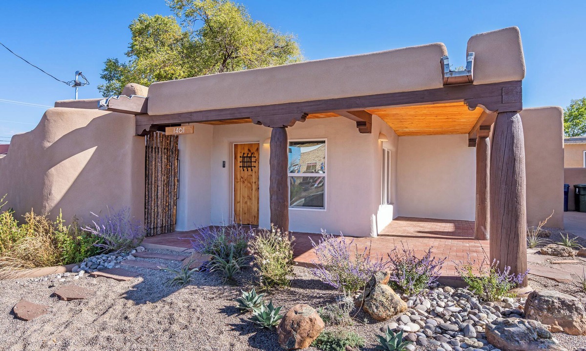Southside House | Soulful Historic Adobe - 5 Min to Plaza
