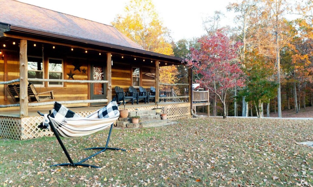Beattyville Cabin | Soulshine- Wifi, Hot Tub, Firepit, Ping Pong Table