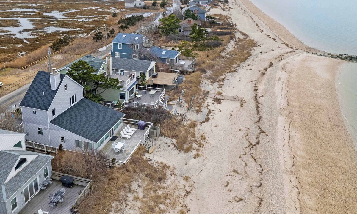 Wading River House | Soundview Beach House | Deck, Kayaks & Beach