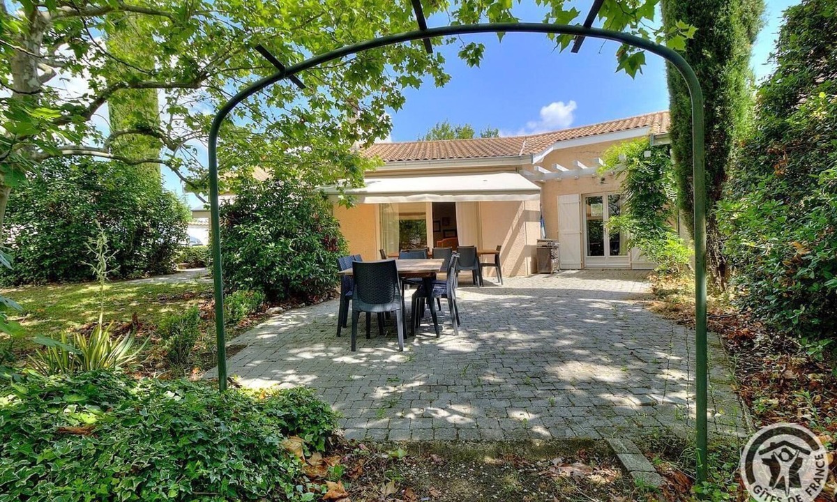 Grezieu-la-Varenne House | Sous le Feuillage - GREZIEU-LA-VARENNE