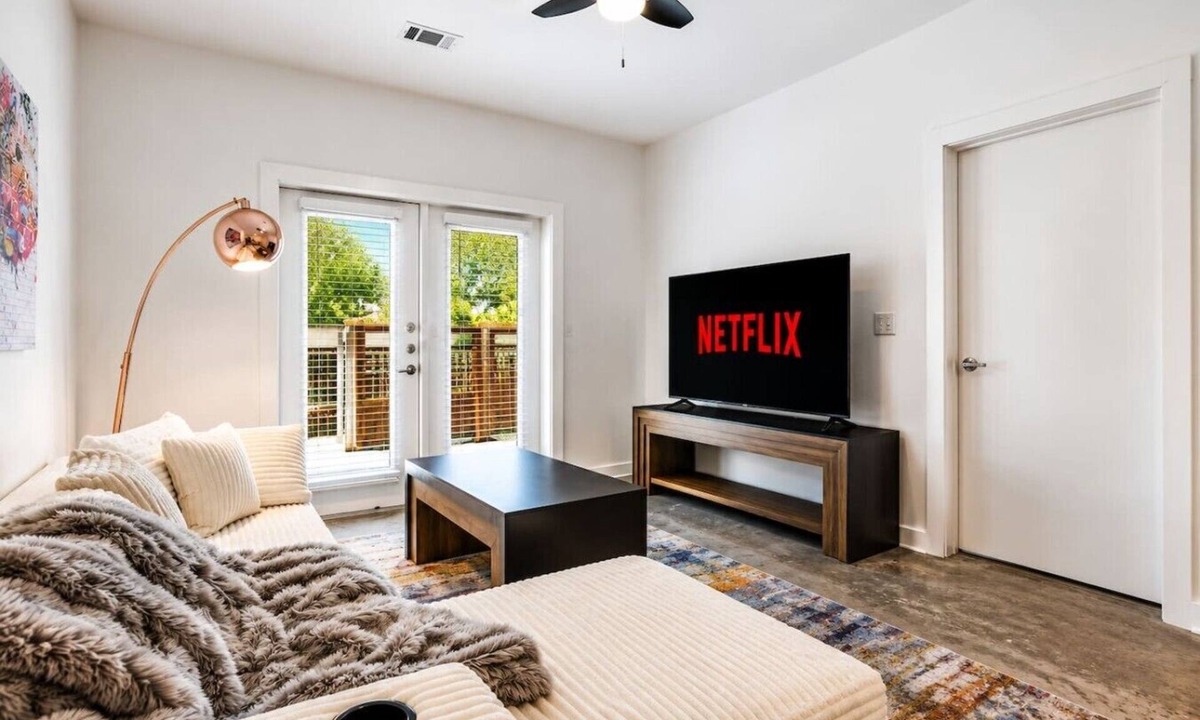 South Lamar Apartment | South Austin Gem | Pickleball BBQ Near DT