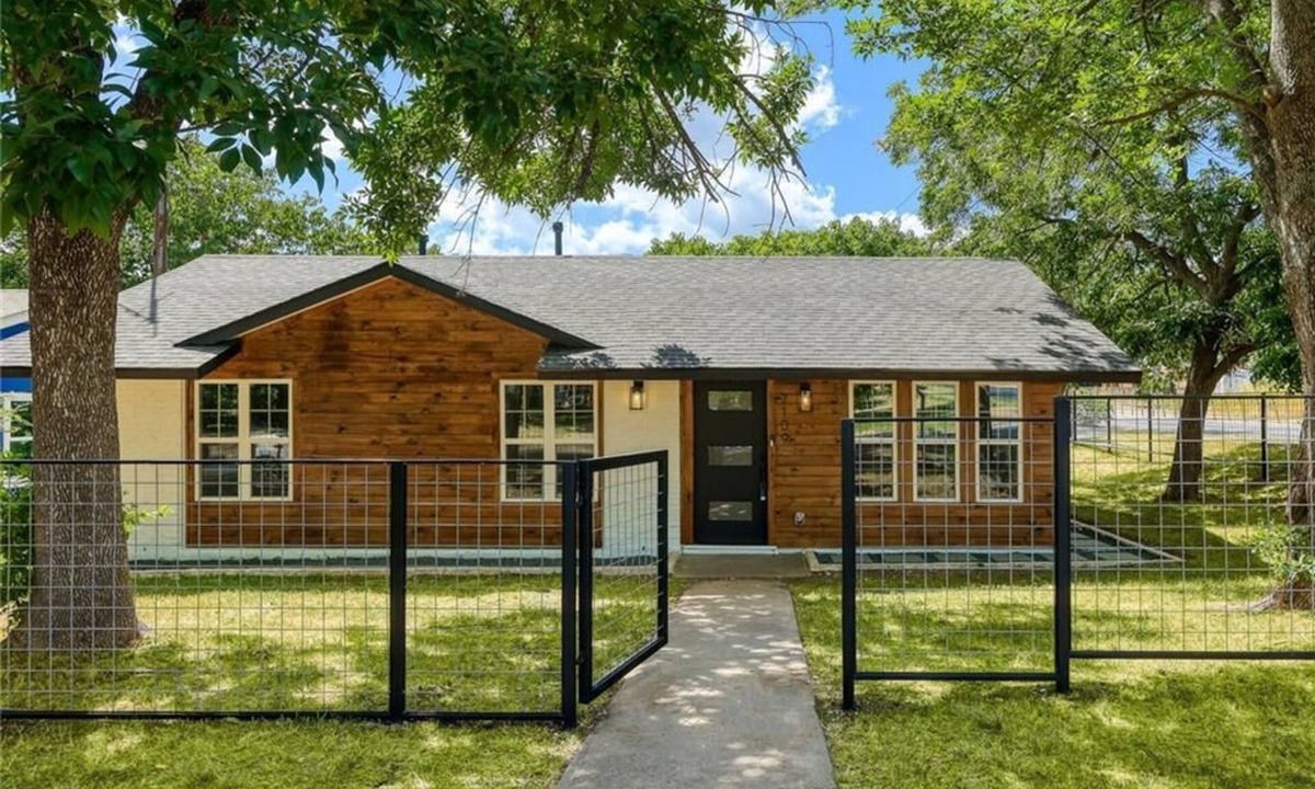Austin House | South Austin Modern Home.Great for Long Term Stays