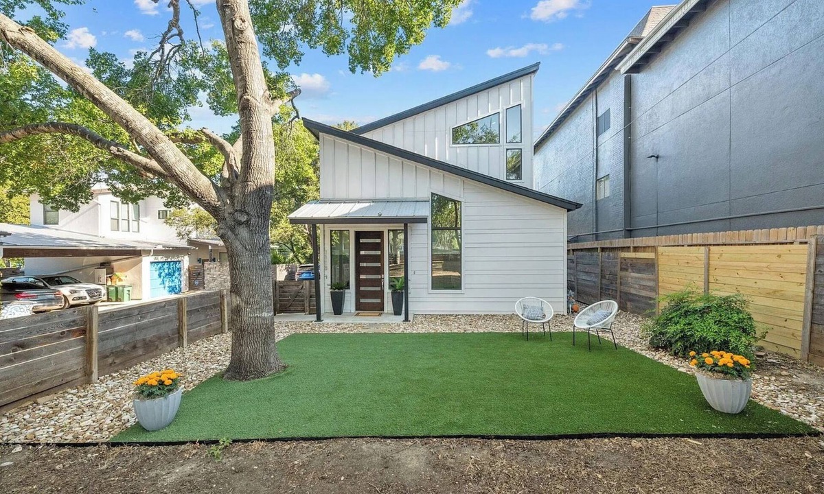 Greater South River City House | South Austin Modern - Travis Heights & SoCo